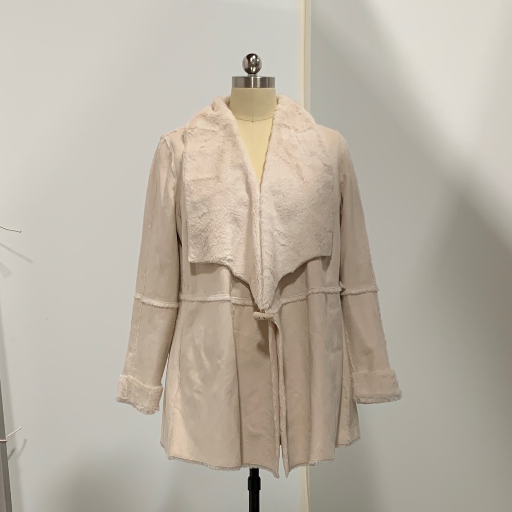 White jacket, faux fur & faux suede